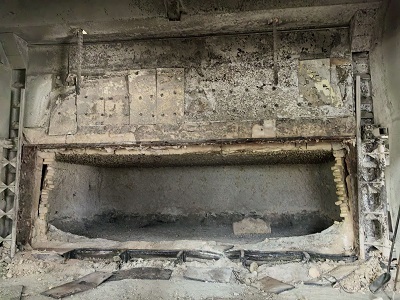 furnace door sill with damaged insulation in a reverberatory furnace